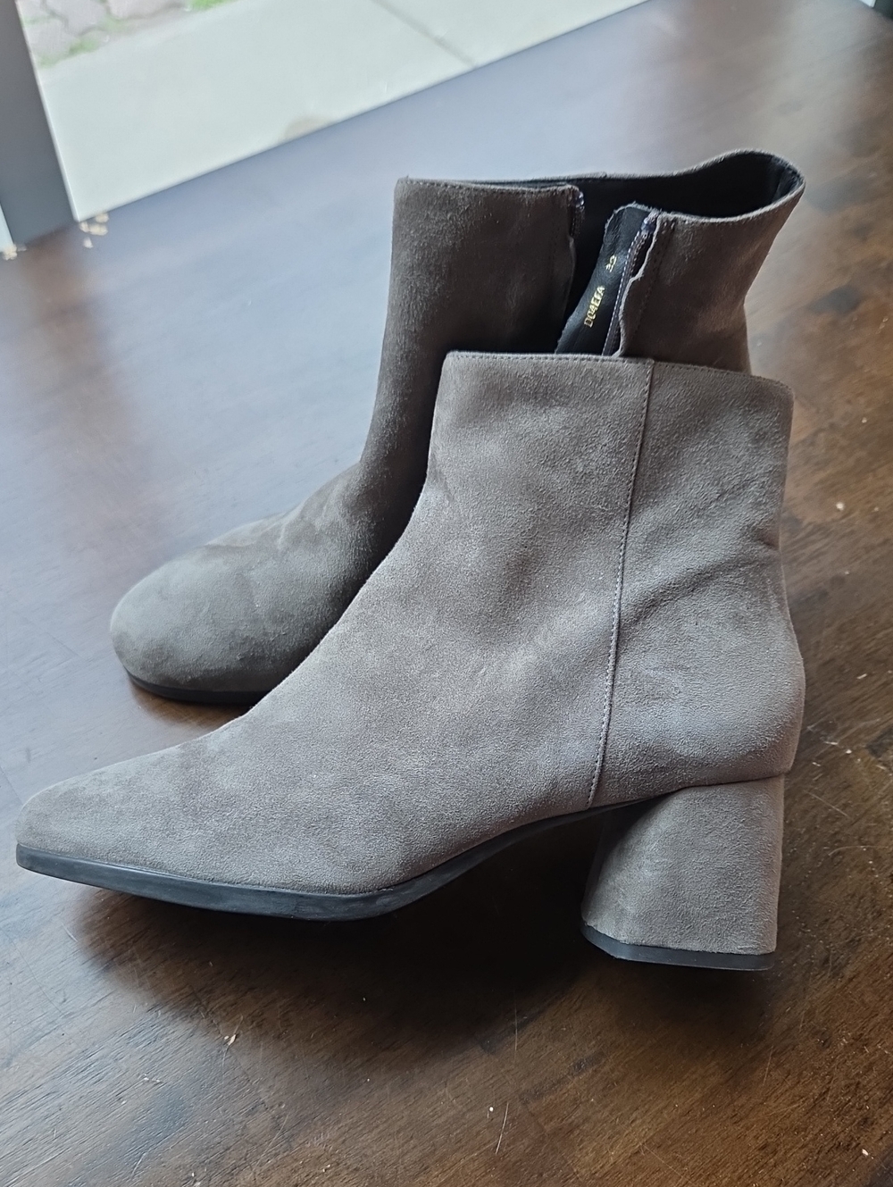 Geox Size 9 Suede Block Heel Ankle Boots in Gray NEW
